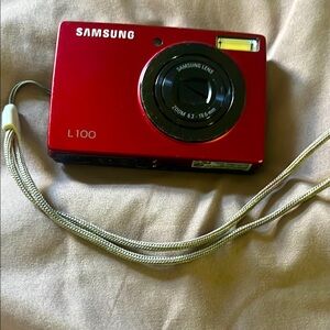 Samsung L100 Red Digital Camera